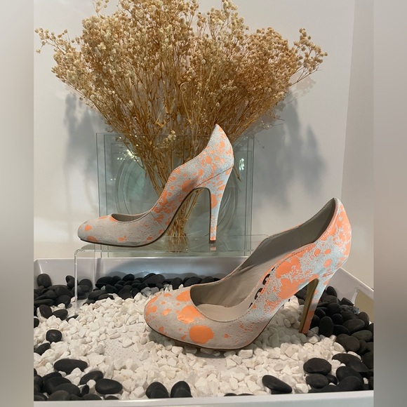 Kelsi Dagger Orange/ Cream Pumps - Picture 3 of 3